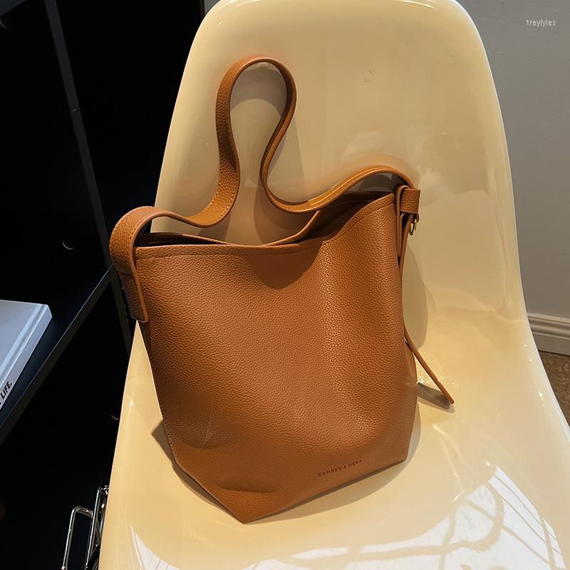 

Evening Bags 2023 Fashion Ladies Luxury High Quality Commuter Messenger Bag Single Shoulder Bucket Large Capacity Tote, Brown