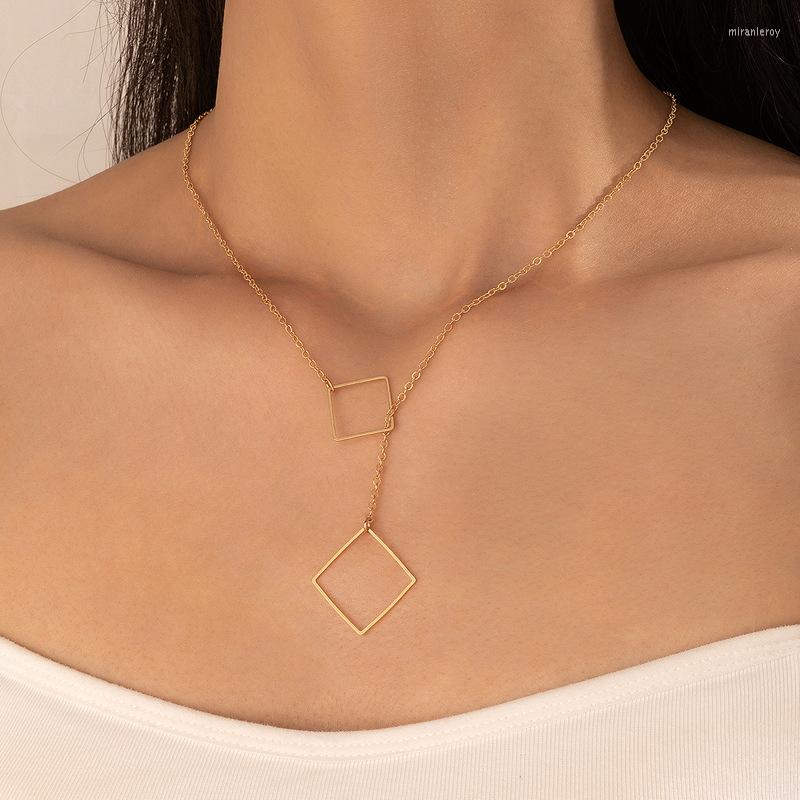 

Chains 2023 Fashion Personality Simple Alloy Diamond Buckle Necklace All-match Square Pendant