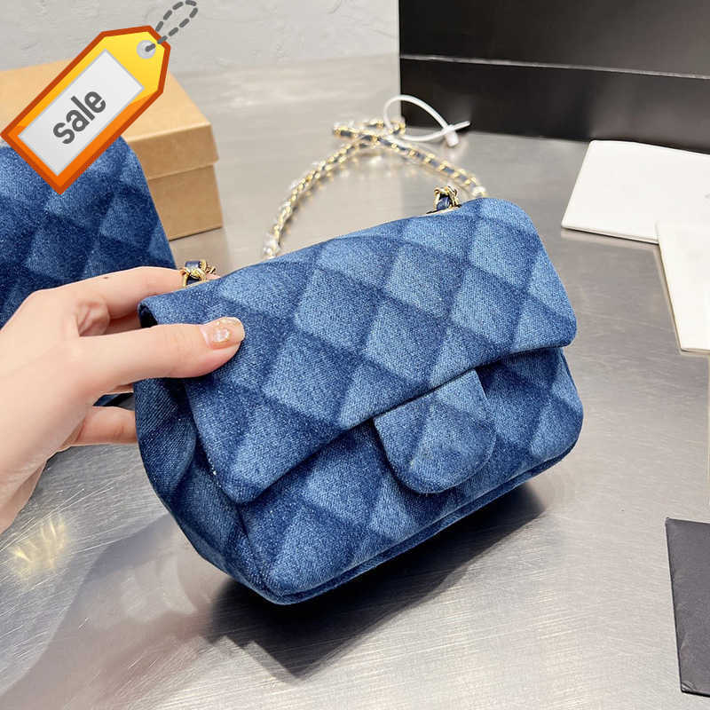 

Luxury Women's Brand Designers Shoulder Bags 2023 Fashion Classic Denim Stereoplaid Envelope Texture Metal Crossbody Bag Factory Direct Sales, 18cm