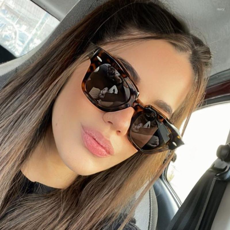 

Sunglasses Square Women 2023 Fashion Rivet Thick Frame Glasses Classic Black Ladies Sun Large Eyewear