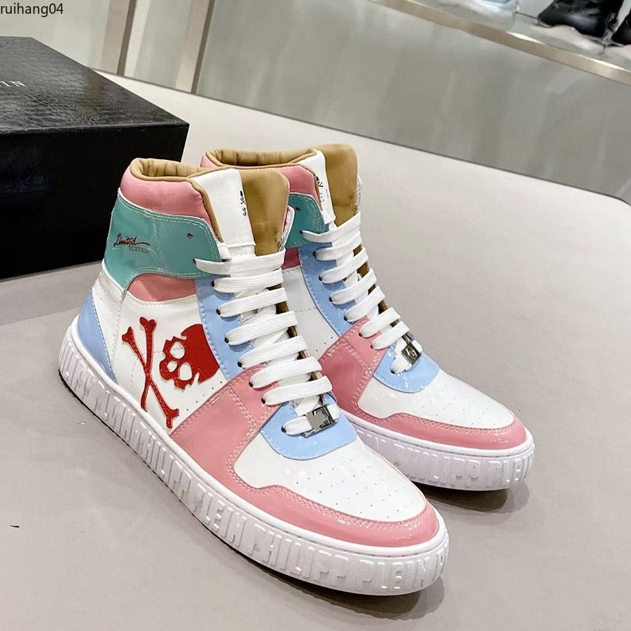 

2023New High Tube Genune Leather Glitter Boots Cowhide Couple Thick Bottom Women Men Shoes Rhinestone Metal Skull Nnkle Boots mkjlk rh400001