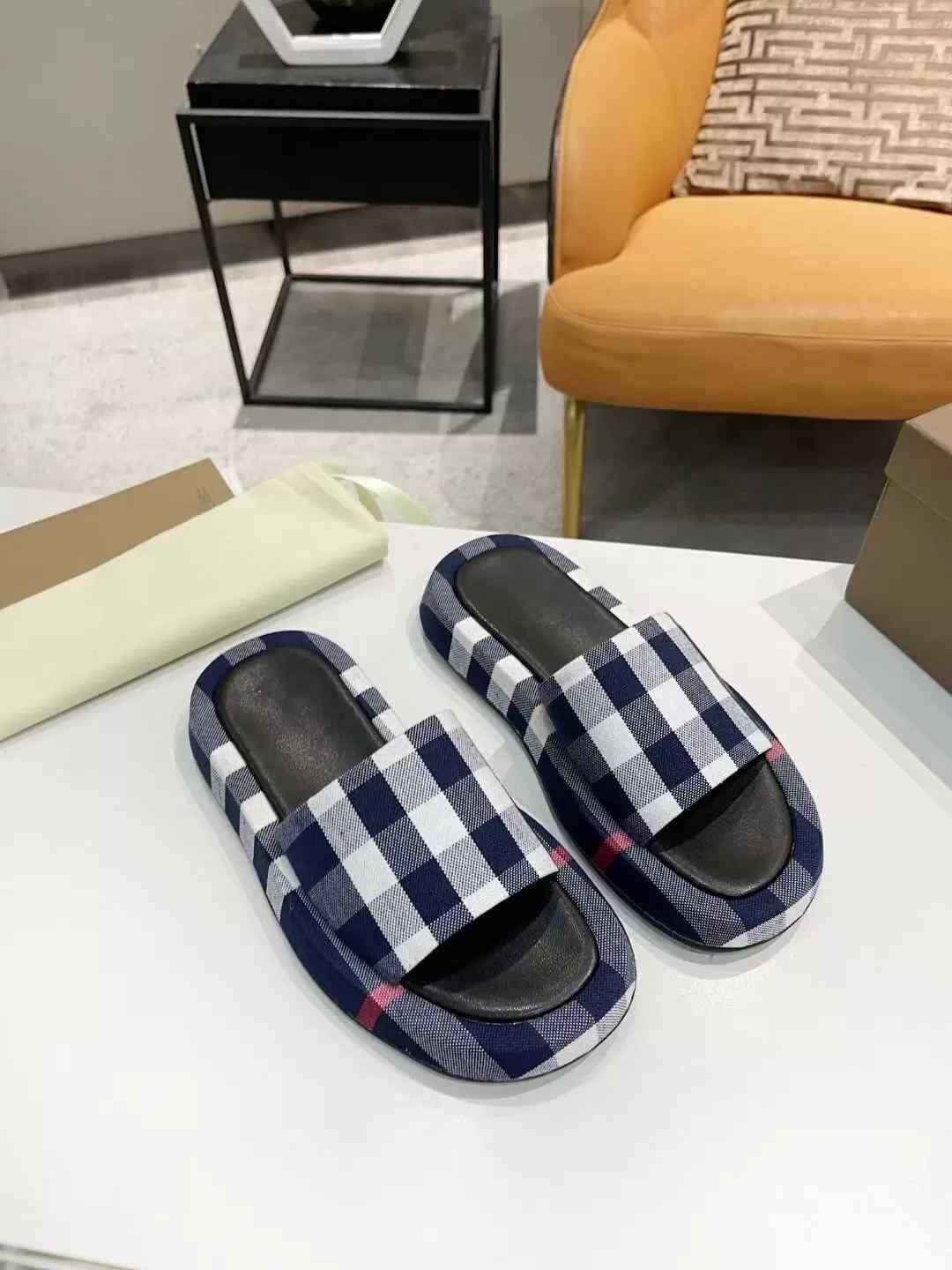 

2023 summer designers slipper women sandals men slides waterfront brown leather fashion versatile 36-45