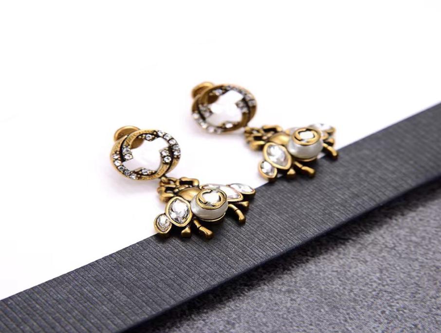 

Luxury Designer Fashion Charm Earrings Ladies Bee Pendant Earrings for women party lovers gift engagement jewelry5925576