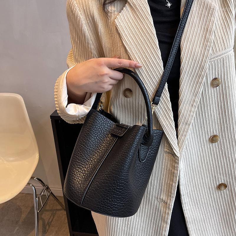 

Evening Bags 2023 Women's Vintage Shoulder Bag Fashion Net Red Crossbody Handbag Casual Bucket, Black