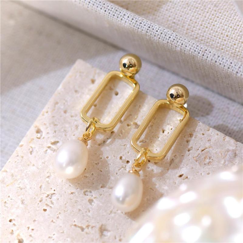 

Hoop Earrings French Light Luxury High-End Simple Geometric Daily Niche Natural Pearl For Women A Two-Wear Exquisite Earring