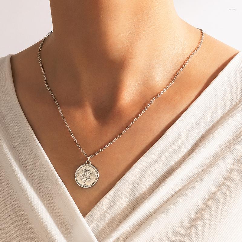 

Pendant Necklaces Vintage Rose Flowers Pandent Necklace For Women Silver Color Geometry Round Sequins Metal Single Choker Jewelry