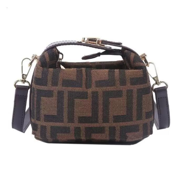 

Vintage FF Presbyard baguette vintage medieval underarm bag net celebrity niche big player bill of lading shoulder bag ins tide, Customize