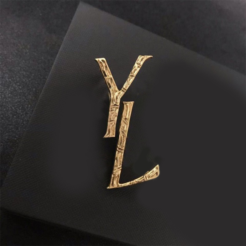 

Sparkling diamond clothes brooches metal silver plated bamboo texture safety buckle golden pins jewelry woman classic letters brooch fashion pretty ZB041 E23