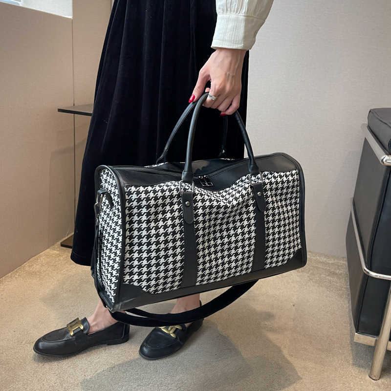 

Duffel Bags Portable Travel Bag Men s Short Distance Luggage Storage Satchel Fashion Light Sports Fitness 230316, Black trumpet