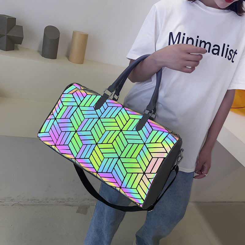 

Duffel Bags the New Korean Version of Lingge Travel Bag Short Distance Large Capacity Leisure Backpack Luminous Laser Lattice Luggage 230316, Dark gray