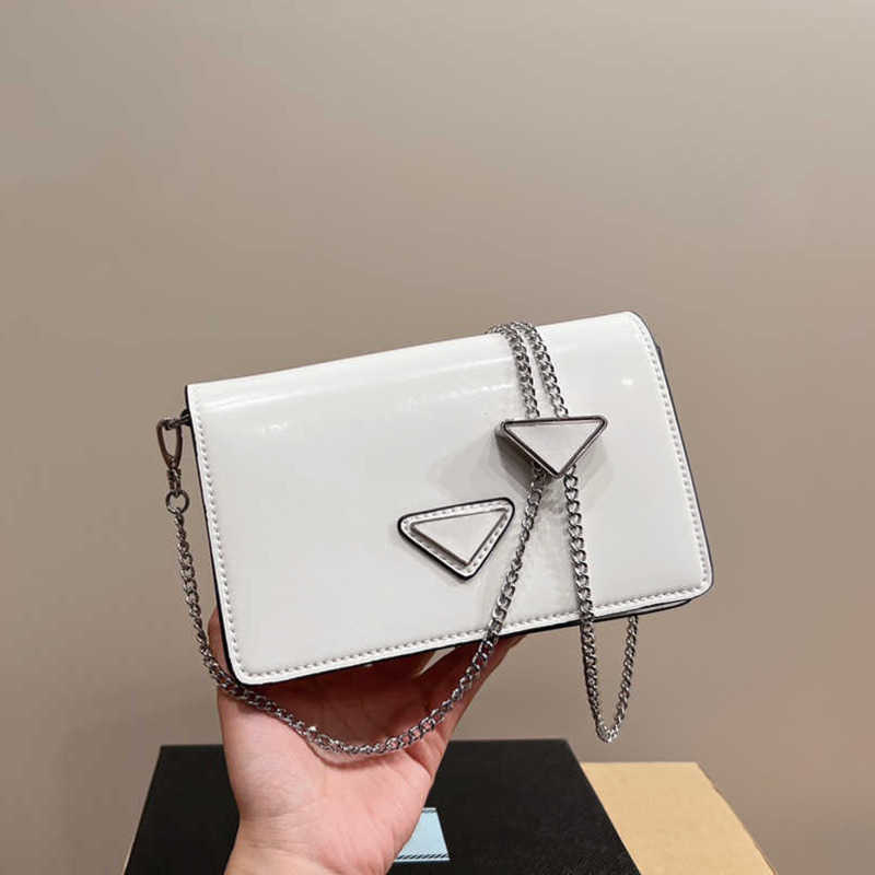 

chain Triangle logo shoulder bag womens designer bag Simple Vintage Leather messenger bags 4 colors design handbag lady purse 230227, Red