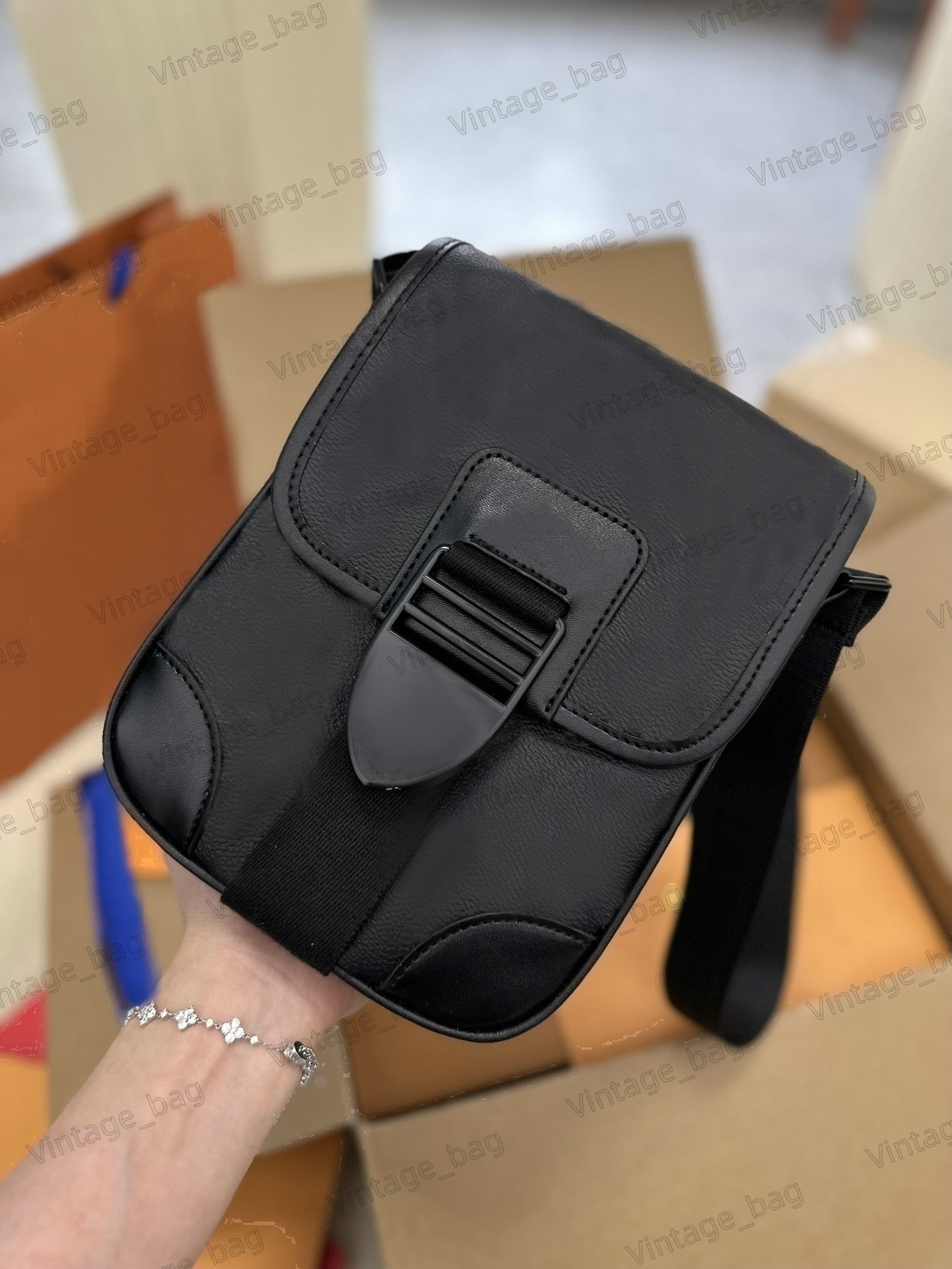 

Archy Messenger Bag Men PM Crossbody Bag Monograms Embossed Canvas Corners Reinforced Luxurys Shoulder Bags Flap Magnetic Closure Adjustable Leather Strap M46442