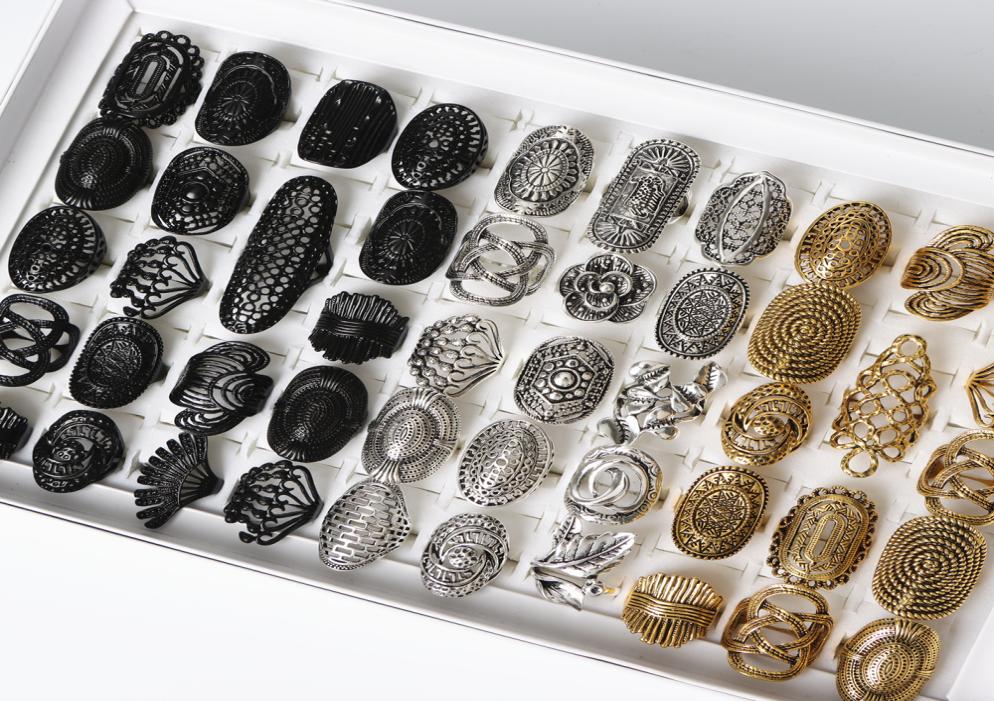 

Whole Vintage Carved Flower Silver Gold Plated Jewelry Metal Rings For Women Size 17mm to 20mm Mix Style2701677