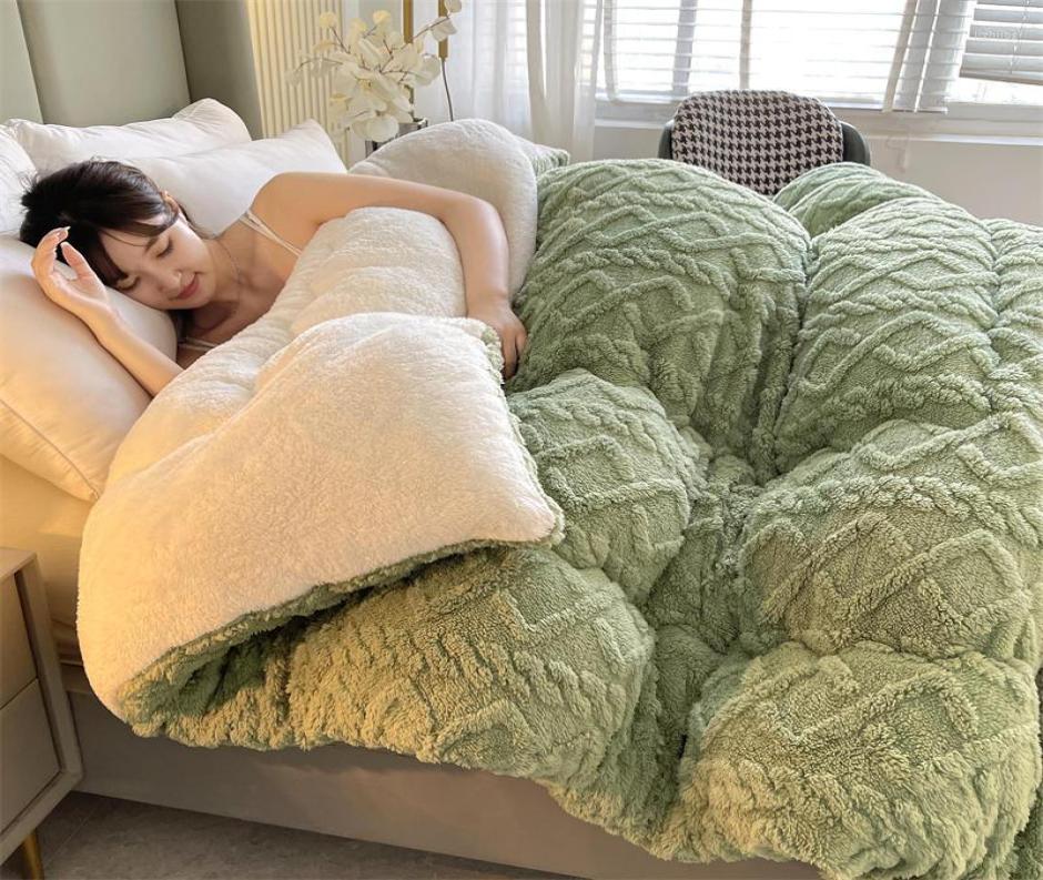 

Blankets Super Thick Winter Warm Blanket For Bed Artificial Lamb Cashmere Weighted Soft Comfortable Warmth Quilt Comforter6734387