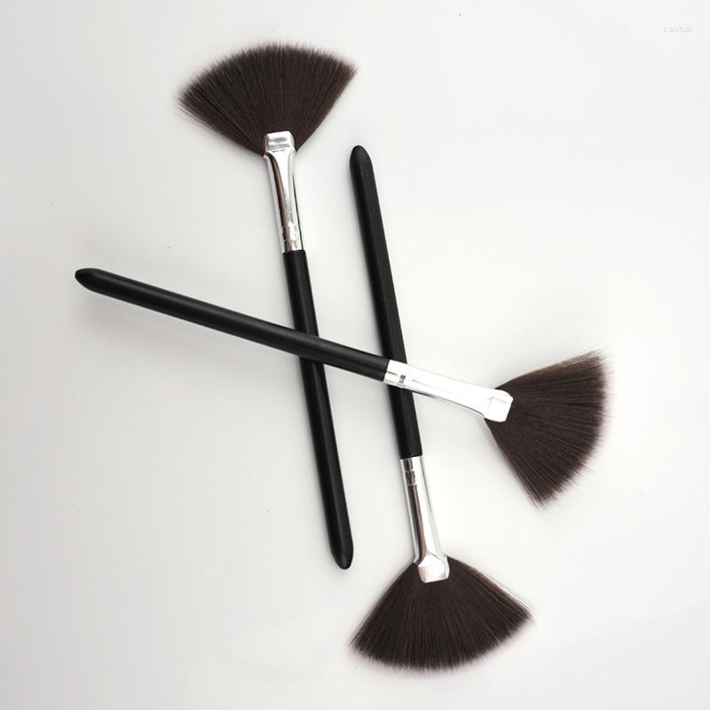 

Makeup Brushes Fan Brush Women Make Up Black Foundation Concealing Synthetic Hair Tapered Highlighter