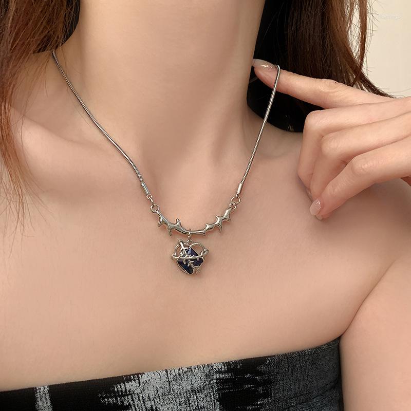

Chains Thorns Heart Woman Necklaces Jewelry Women Necklace Chain Pendant Ladies Lovers Silver Color Vintage European Alloy Naszyjnik