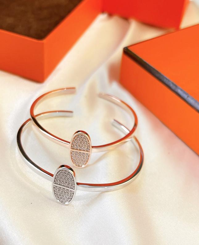

Chaine dancre Contour bangle for womens Inlaid crystal designer Bracelet counter quality Sterling silver gold plated material offi8930895