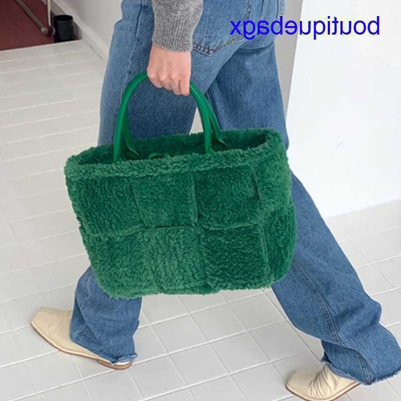 

Luxury Bottegss Venetss Arco Evening Bags online store Dongmen Lamb Green Woven South Korea Tote Portable Fashion Personality Plus With logo 7GAK, Yellow7