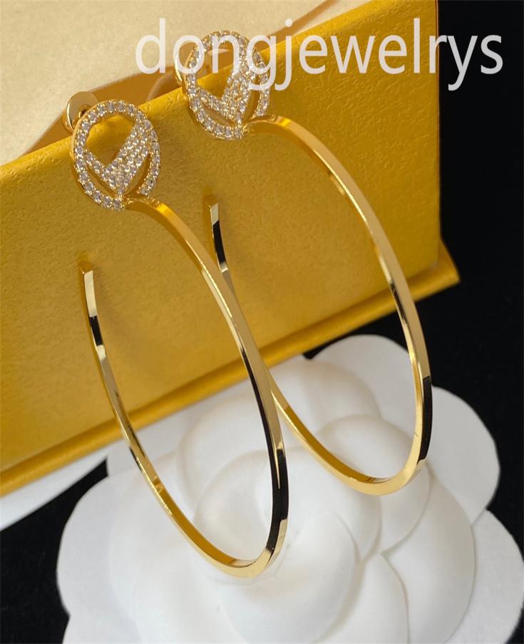 

Exaggerated Big Circle Stud Jewelry Large Designer Earring With Party Dresses Gorgeous Exquisite Personality Urban Beauty Dongjewe4243776