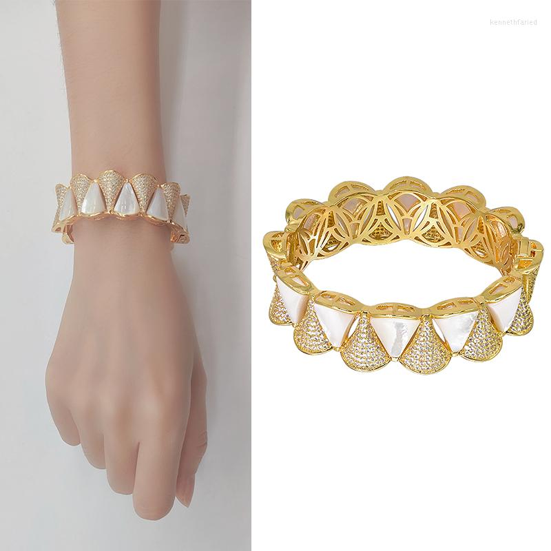 

Bangle Diamond Fan Shaped Gold Plated With White Shell Bracelet For Women Color Charm Bracelets Jewelry Gift