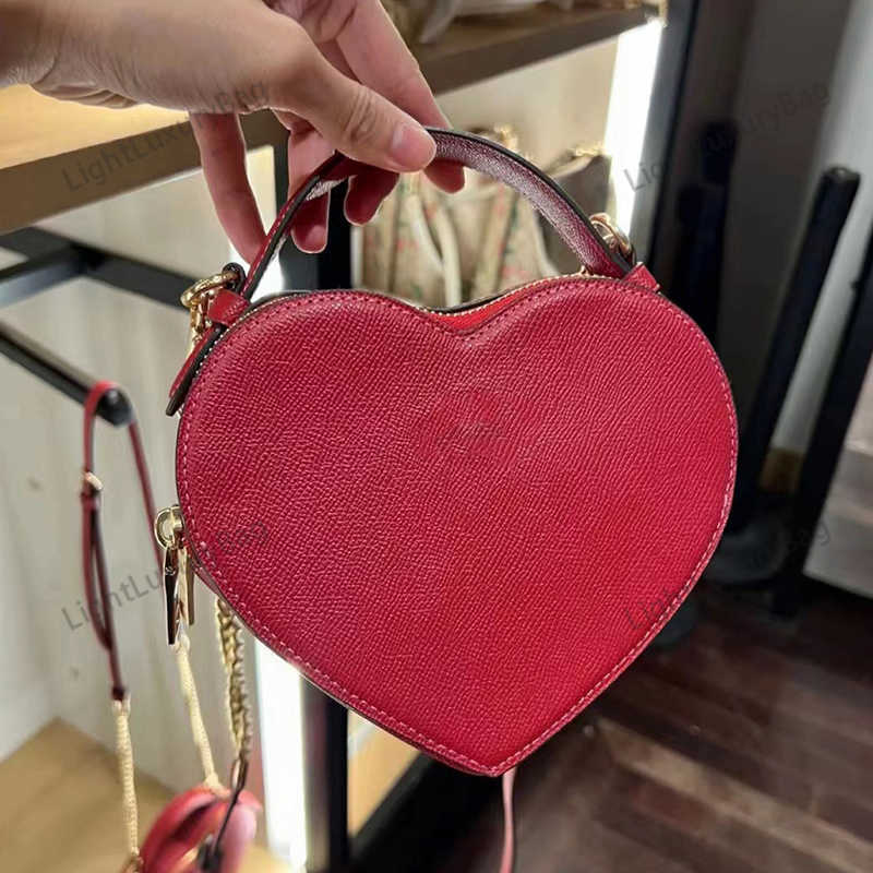 

Designer Heart-shaped Crossbody Bags chain love Shoulder wallets Fashion Handbags Wome Shopping Tote Ladies Light luxury Purses for gift1106, Red1