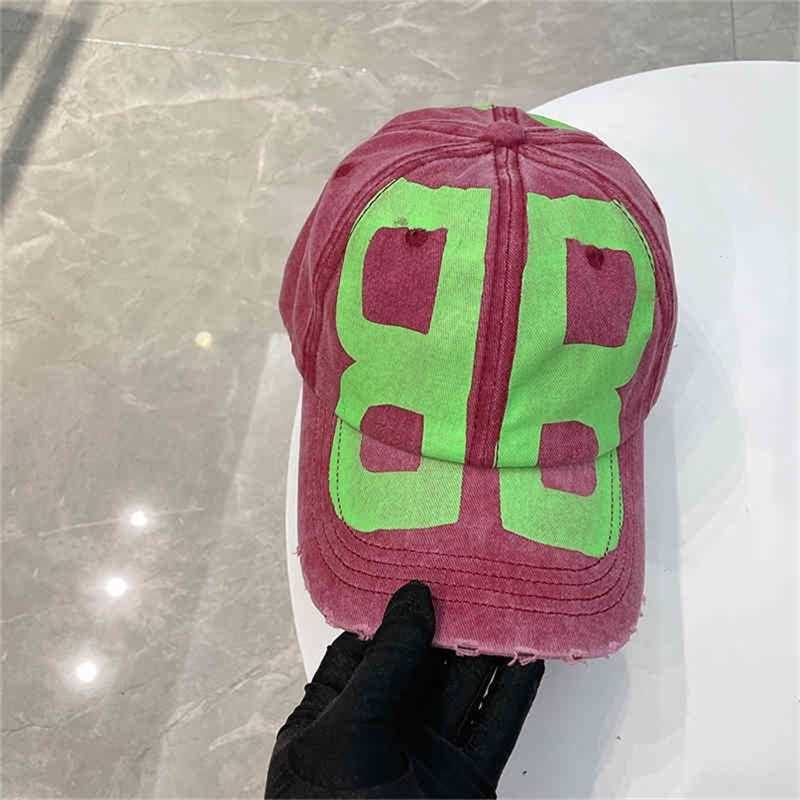 

caps sport Balenciaga 2022 b family cap Hat female Paris home same spray painting graffiti duck tongue cap letter baseball cap old grinding edge washing couple styl, White1