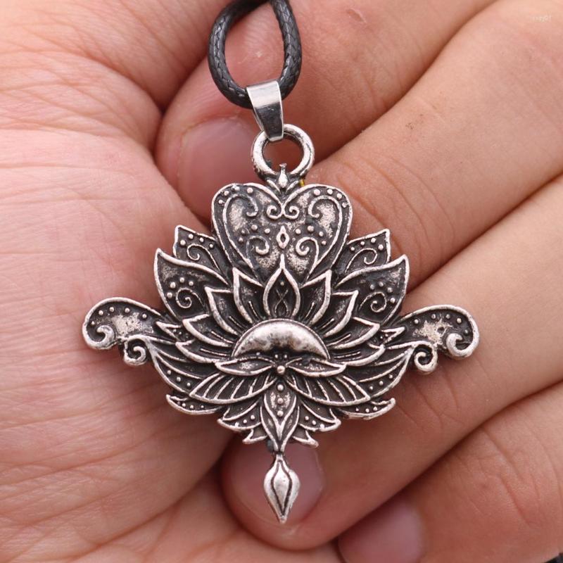 

Pendant Necklaces Vintage Mandala Metal Necklace In The Shape Of Ancient Yoga Flower Amulet Geometric Religious Viking Wicca 2023