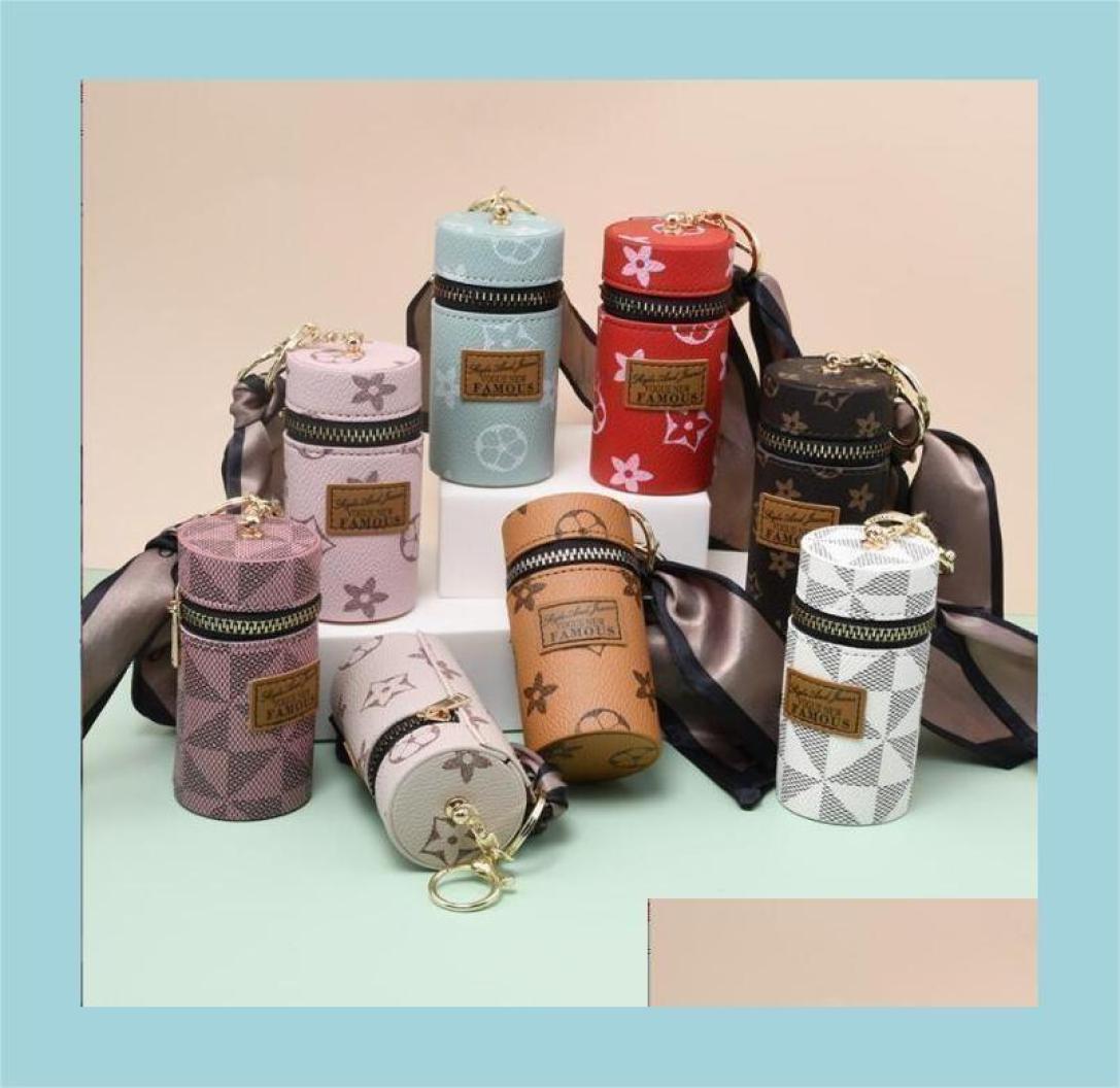 

Key Rings Leather Key Chains Lipstick Holder Flower Plaid Silk Scarf Keychains Fluorescent Storage Bag Charm Pendant Women Car Key9675844