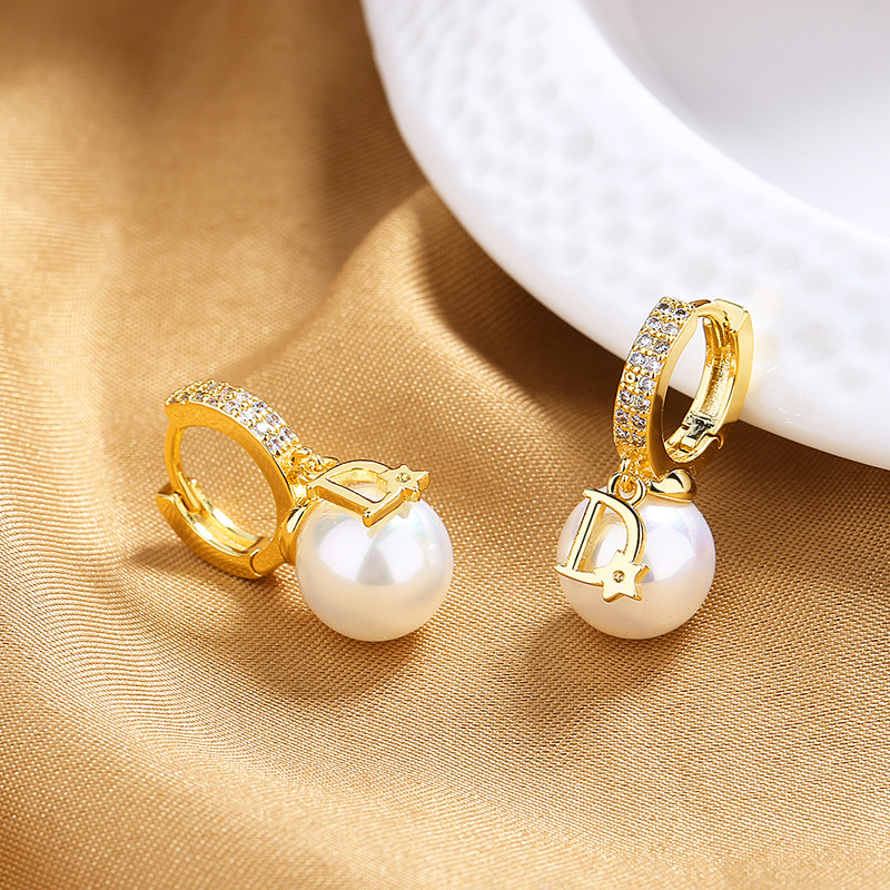 

Vintage pearl earrings women's premium D letters, diamond-set atmospheric earrings, celebrity bead earrings