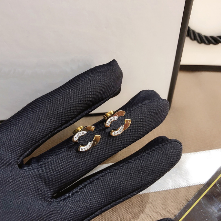 

Luxury Brand Earring Charm Designer Earring Fashion Premium Jewelry WomenCircle Rhinestone Diamond Earrings 18k Gold Couple Family Accessories