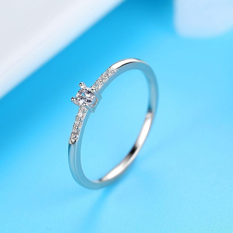 

Cluster Rings Fashionable Lady Silver Color Zircon Ring Four-Prong Inlaid Classic Engagement Jewelry Suitable For Bride Wedding