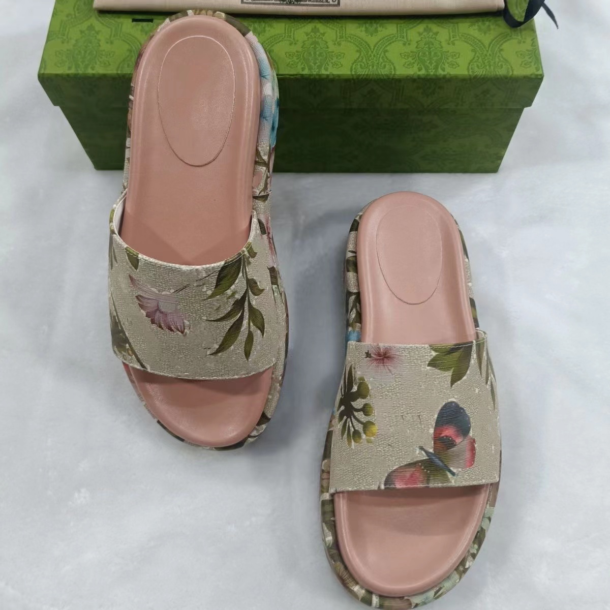 

European station slippers sandals women's platform shoes butterfly style white with original box cloth bag, Mode other model contact with us