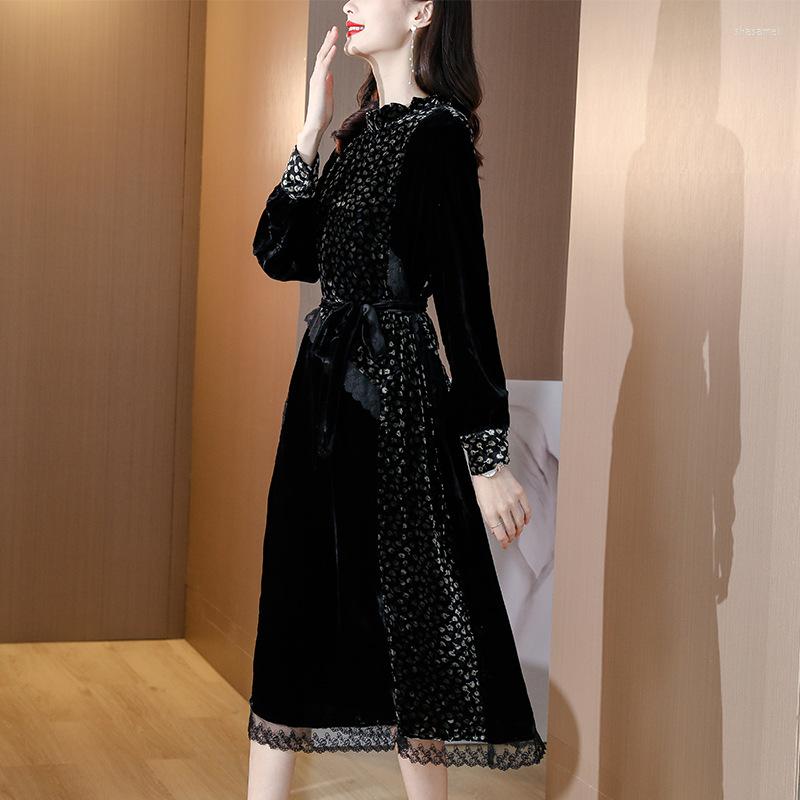 

Casual Dresses 2023 Autumn Women's Velvet Black A-line Dress With Lace Decoration Elegant Women Clothing