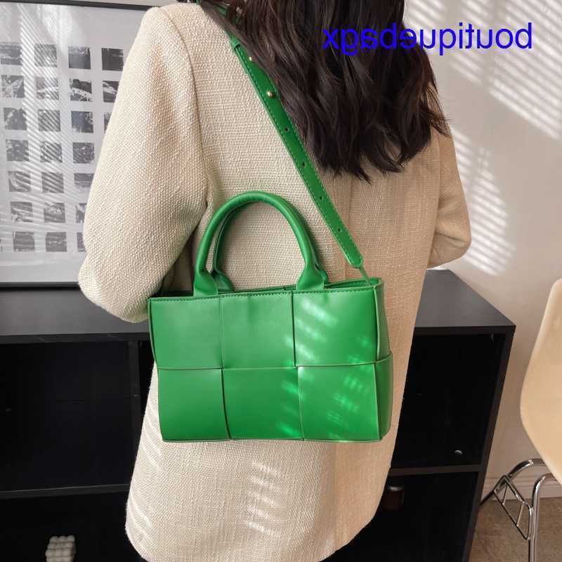 

Luxury Bottegss Venetss Arco Evening Bags online store Cookie bag small number of portable woven messenger square advanced sense s With logo RAHD, Black7