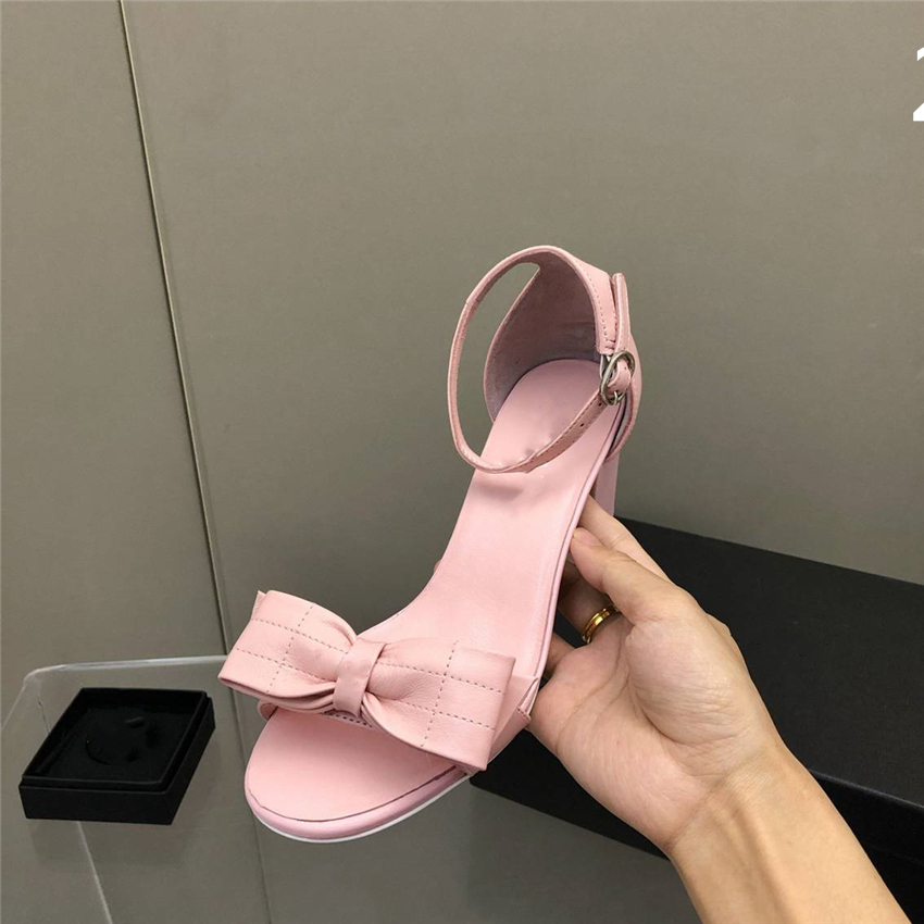 

Luxury Design Sandals 2023 Fashion Amina Channel Women Summer High Heels Leather Cross Lace up Student Casual Slippers 03-016