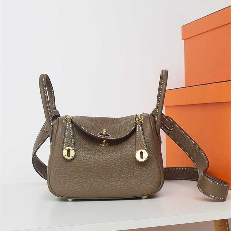 

Lindys women's handbag H ermes Mini bag TC leather one shoulder messenger bag leather bag litchi grain original leather mini doctor bag, Mini19 black gold buckle