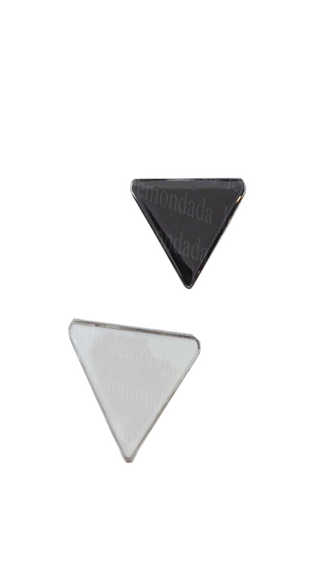 

Triangle Badge Brooches Party Suit Lapel Pin Womens White Black Brooch Designer Letters Pins Annivesary Gift For Women4761985