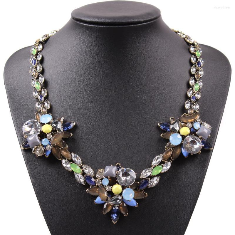 

Pendant Necklaces Model Fashion Design Luxury Statement Chunky Crystal Necklace For Women Christmas Flower Jewelry Wholesale