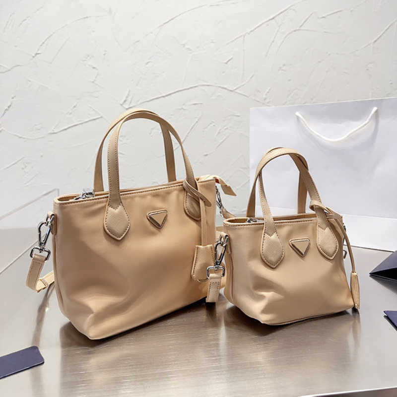 

2 size tote bag totes classic Triangle logo purses handbags woman designer bag Men Fashion work beach bag purse nylon duffle bag 230220, Pink