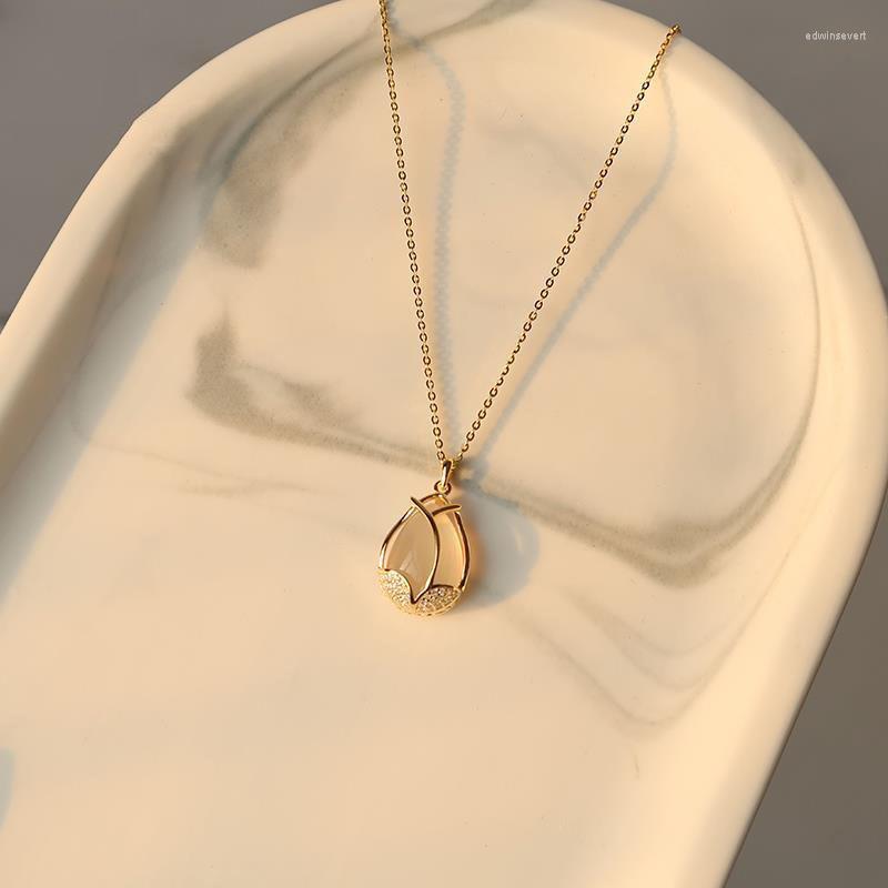 

Chains Creative Design Silver Inlaid Natural Hetian Chalcedony Tulip Pendant Ladies Necklace Fresh Romantic Wedding Engagement Jewelry