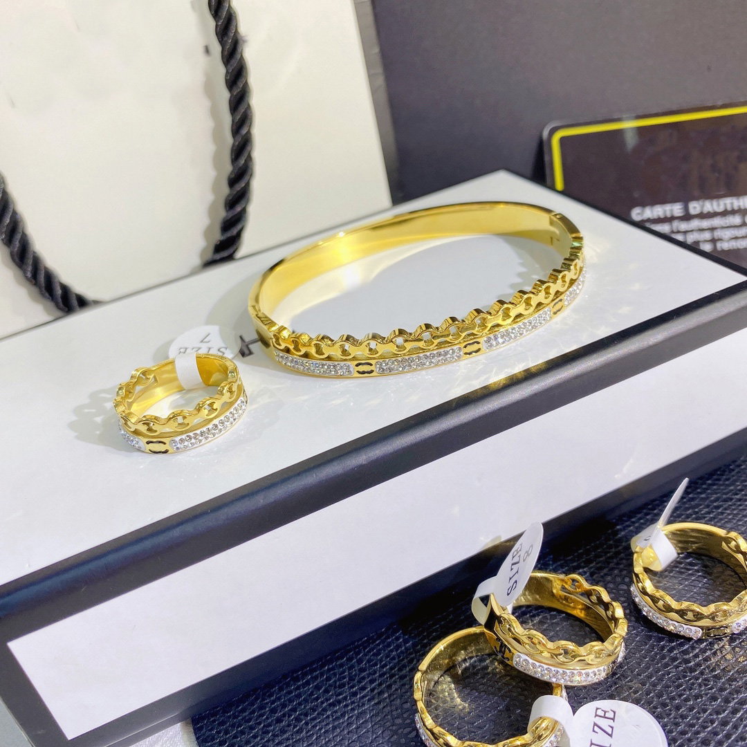 

Designer Love Rings Bracelet Set Man WomenJewelry Sets Brand Girl Gift Jewelry Stamp Stainless steel Chain Bracelet Chain Necklace Non Fading Waterproof