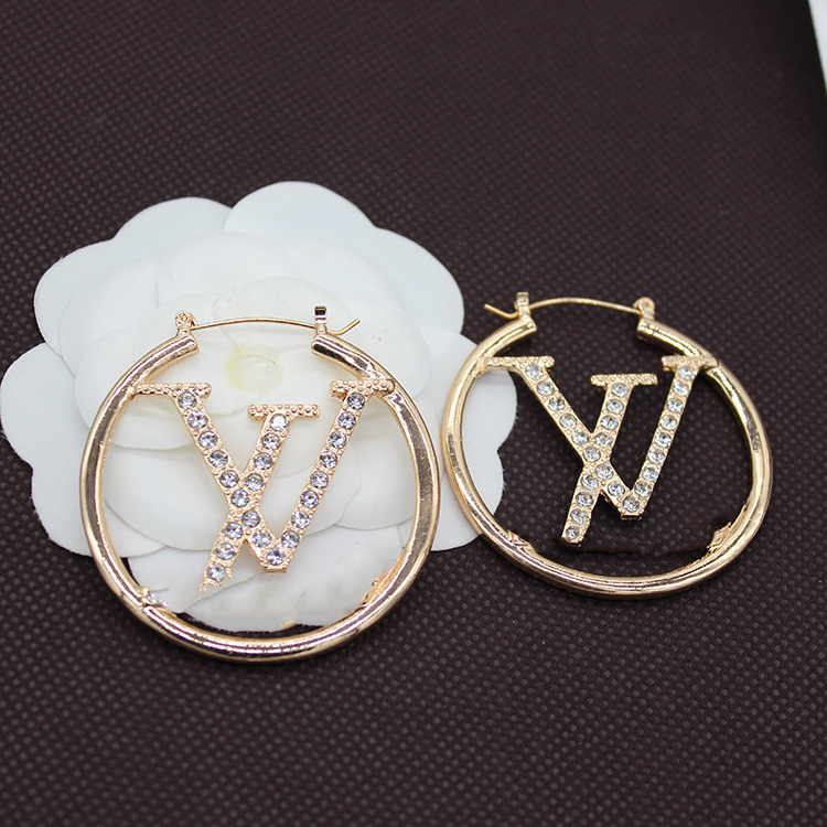 

Women Hoops Earrings Fashion Womens Big Circle Simple Earring Jewelry Luxurys Designer Crystal Earrings Letter Stud Earring Wholesale