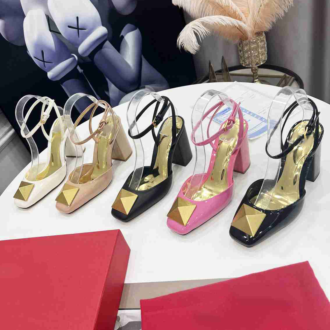 

Patent STUD Summer ONE leather high heels Popular Women Sandals Valentinoity Luxury Brand Business Dress Wedding Party Casual Flat Slippers