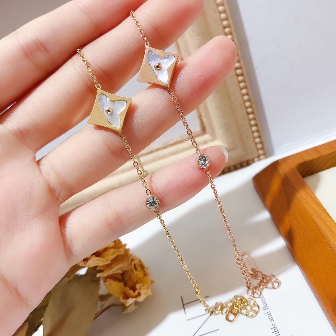 

Spring Vintage Flower Chain Bracelet 18K Gold Bracelet Girl Love Shell Bracelet Designer Jewelry Gift Wedding Travel Accessories Bangle With Box