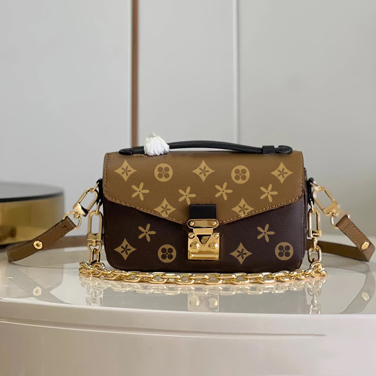 

Cosmetic Bags embossed M44875 M44876 Womens viutonity Designer handbag clutch shoulder Luxury purse leather crossbody tote louiseity bag Top handle pochette mens, Nude