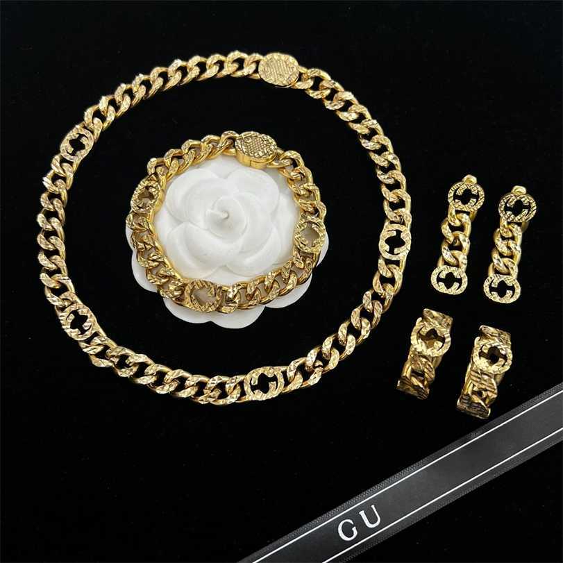 

2023 Designer New Gujia earrings high version new letter chain hollowed-out necklace G family advanced interlocking bracelet gold, Necklace letter matching