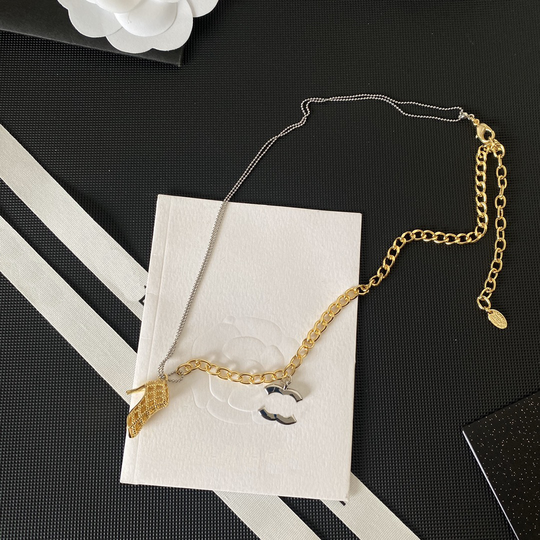 

Luxury Designer High-Heeled Pendant Necklaces Stamp Never Fade Gold Women Necklace Leather Chain Copper Original Customization For Women Jewelry 44cm
