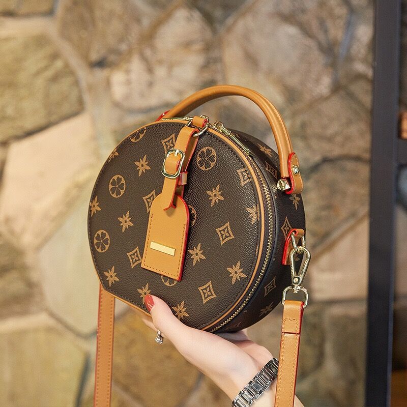 

Designers Women Handbag Round Bag Chapeau round Bag cake Shoulder Messenger Bags Crossbody Bags Handbags cosmetic bag Clutchs Women phone camera Purses, Packing bag
