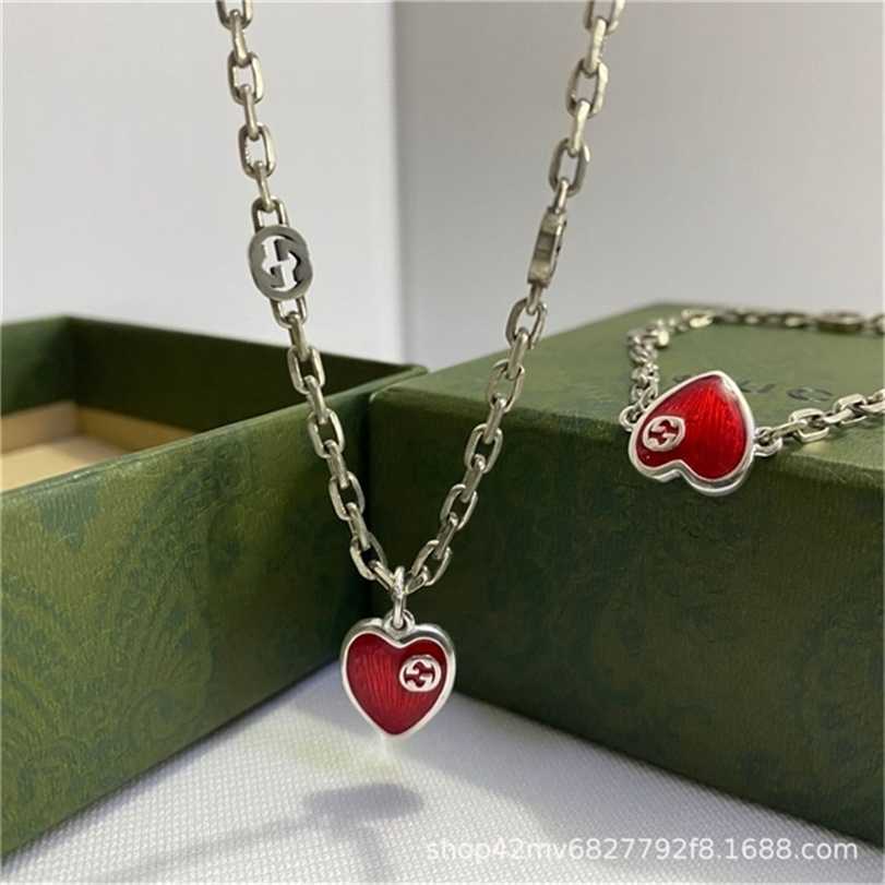 

2023 Designer New Fashion jewelry Gujia double Enamel Necklace Bracelet used glue dropping red love peach heart clavicle chain for men and women