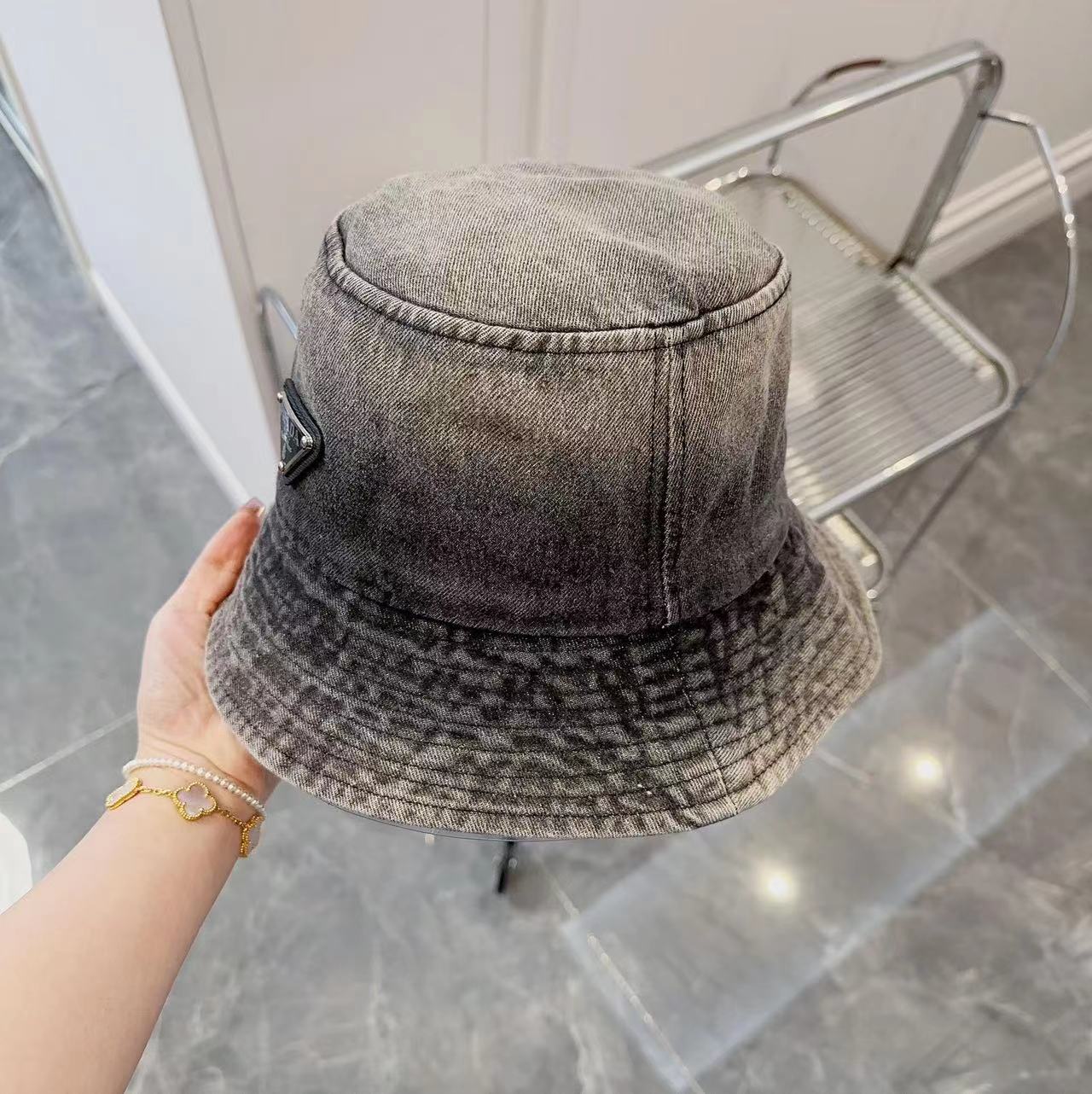 

Designers Mens Womens Bucket Hat Fitted Hats Sun Prevent Bonnet letter design fashion sunshade cap temperament versatile hat couple travel wear good, Color 6